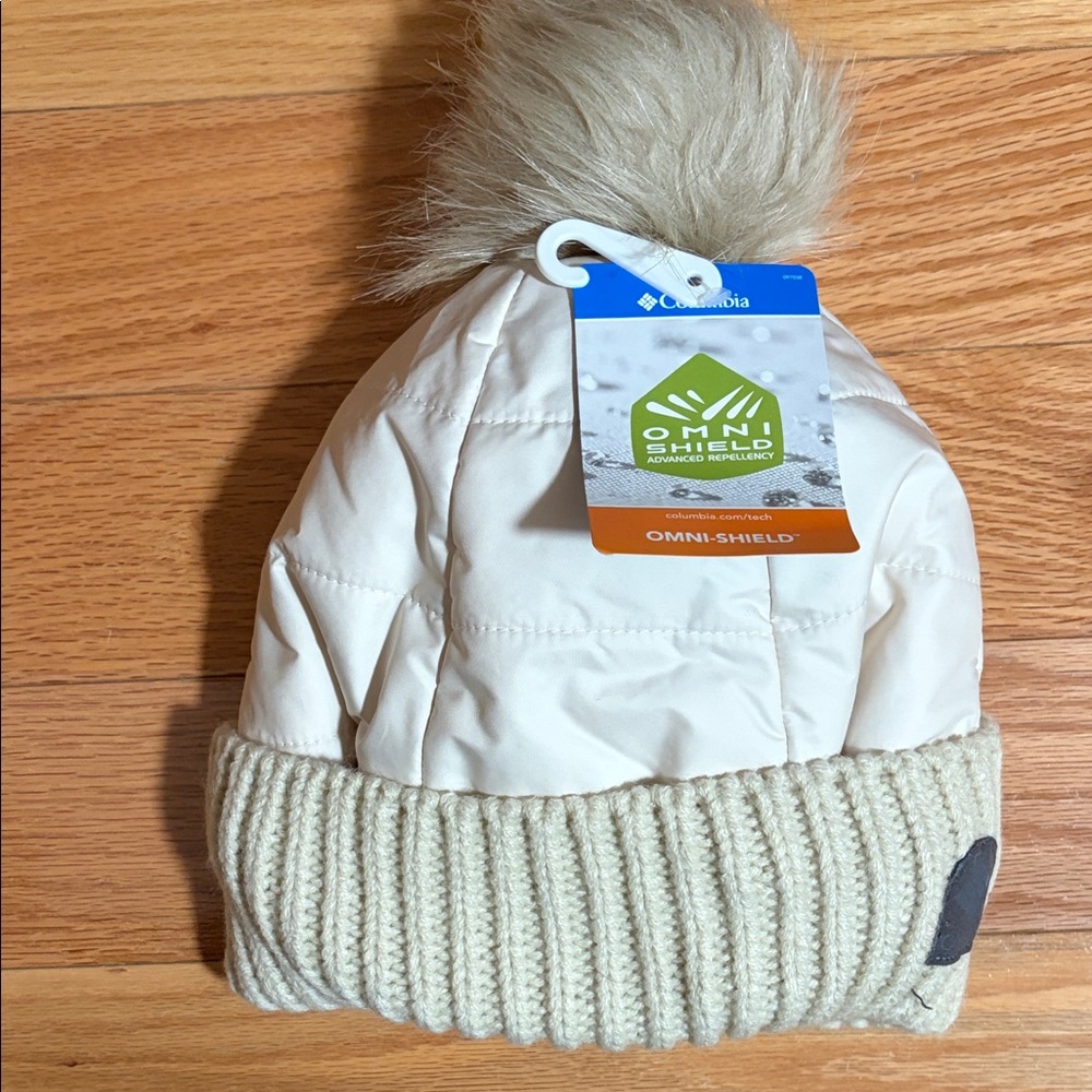 Columbia womens Omni shield White and Tan Pom-Pom Beanie